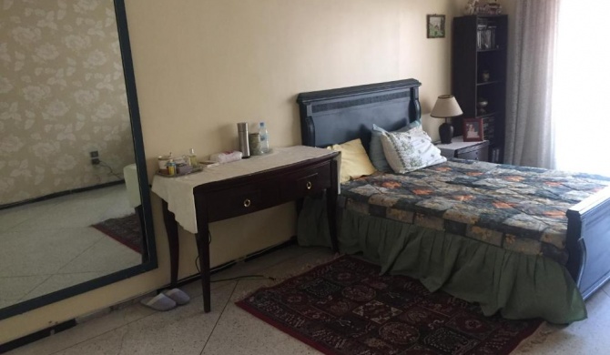 Room in Guest room - Property located in a quiet area close to the train station and town