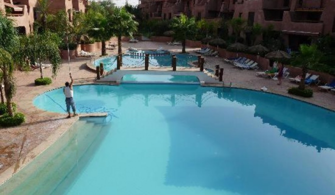 Appartement de luxe en résidence de luxe avec grande piscine et terrasses