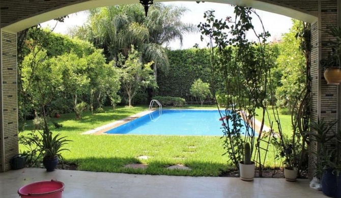 Magnifique villa avec piscine pour famille uniquement