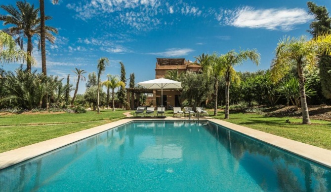 Villa YENMOZ en exclusivité avec piscine privée dans la Palmeraie