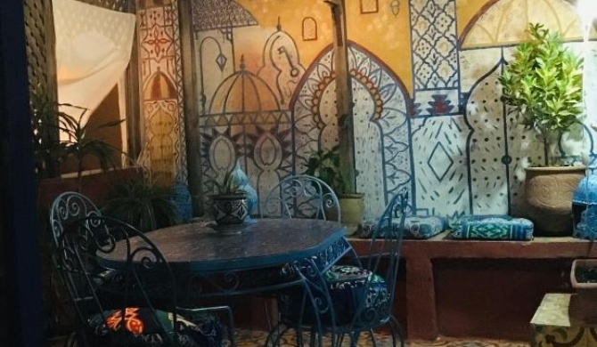 HATHOR ,Casa marroquí con dos terrazas en la Medina antigua , ideal parejas!!